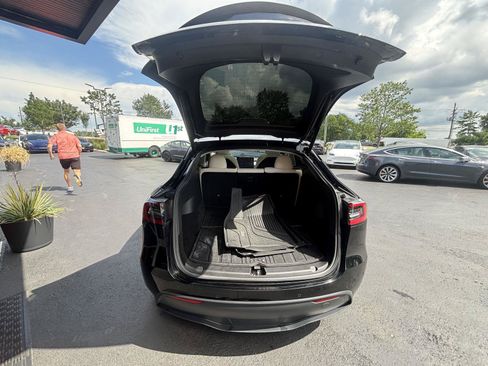 Used 2022 Tesla Model Y Performance AWD/4WD image 9
