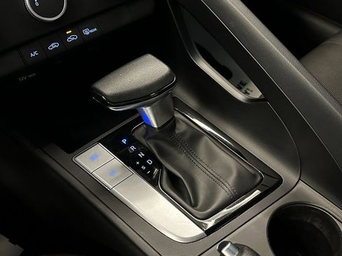 Used 2023 Hyundai Elantra SE image 15