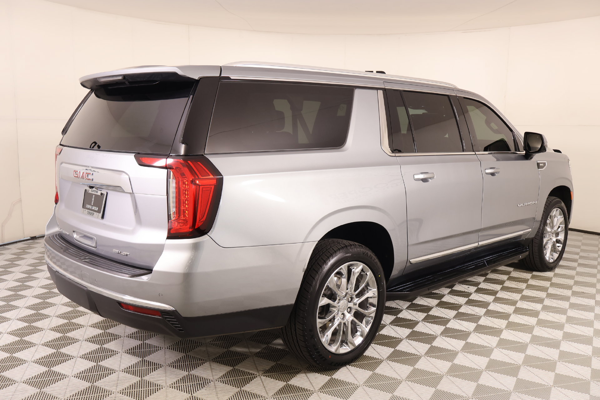 Used 2024 GMC Yukon XL SLT w/ SLT Luxury Package AWD/4WD image 22