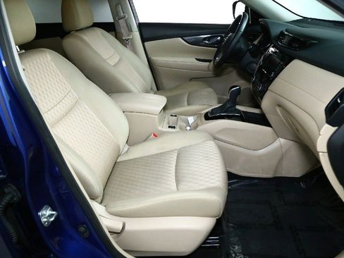 Used 2020 Nissan Rogue SV image 34