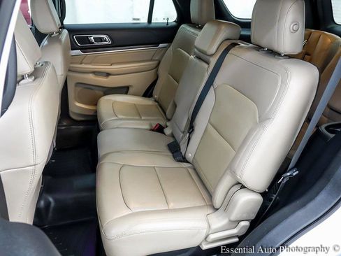 Used 2018 Ford Explorer Limited image 11