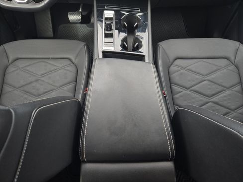 Used 2024 Volkswagen Atlas SE FWD image 14