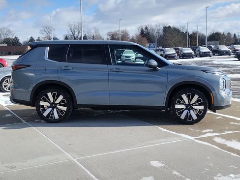 New 2026 Mitsubishi Outlander SE image 15