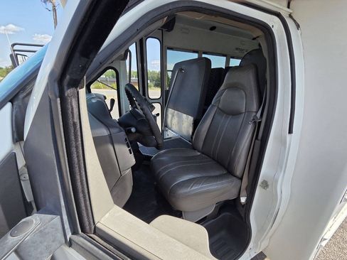 Used 2004 Chevrolet Express 3500 w/ School Bus Package RWD image 5