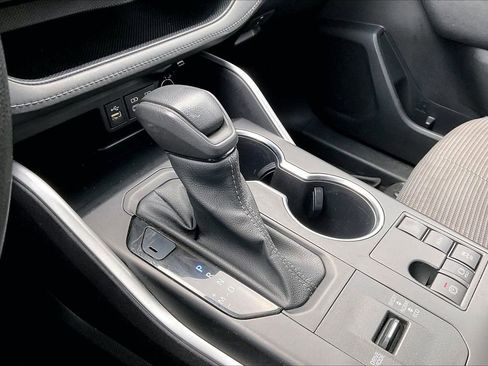 Used 2023 Toyota Highlander L image 30