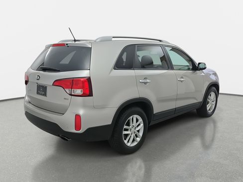 Used 2014 Kia Sorento LX image 5