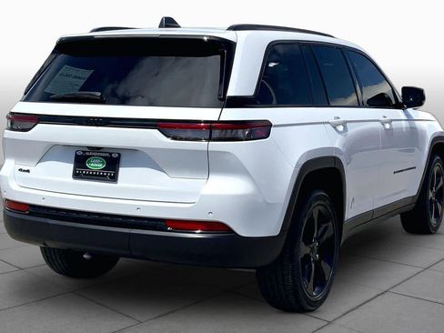 Used 2024 Jeep Grand Cherokee Altitude AWD/4WD image 12