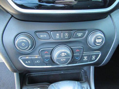 Used 2020 Jeep Cherokee Limited AWD/4WD image 24