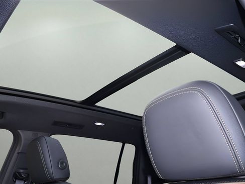 Used 2025 Chevrolet Traverse High Country w/ LPO, Floor Liner Package FWD image 26