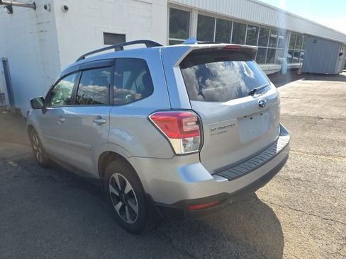 Used 2017 Subaru Forester 2.5i Premium AWD/4WD image 8