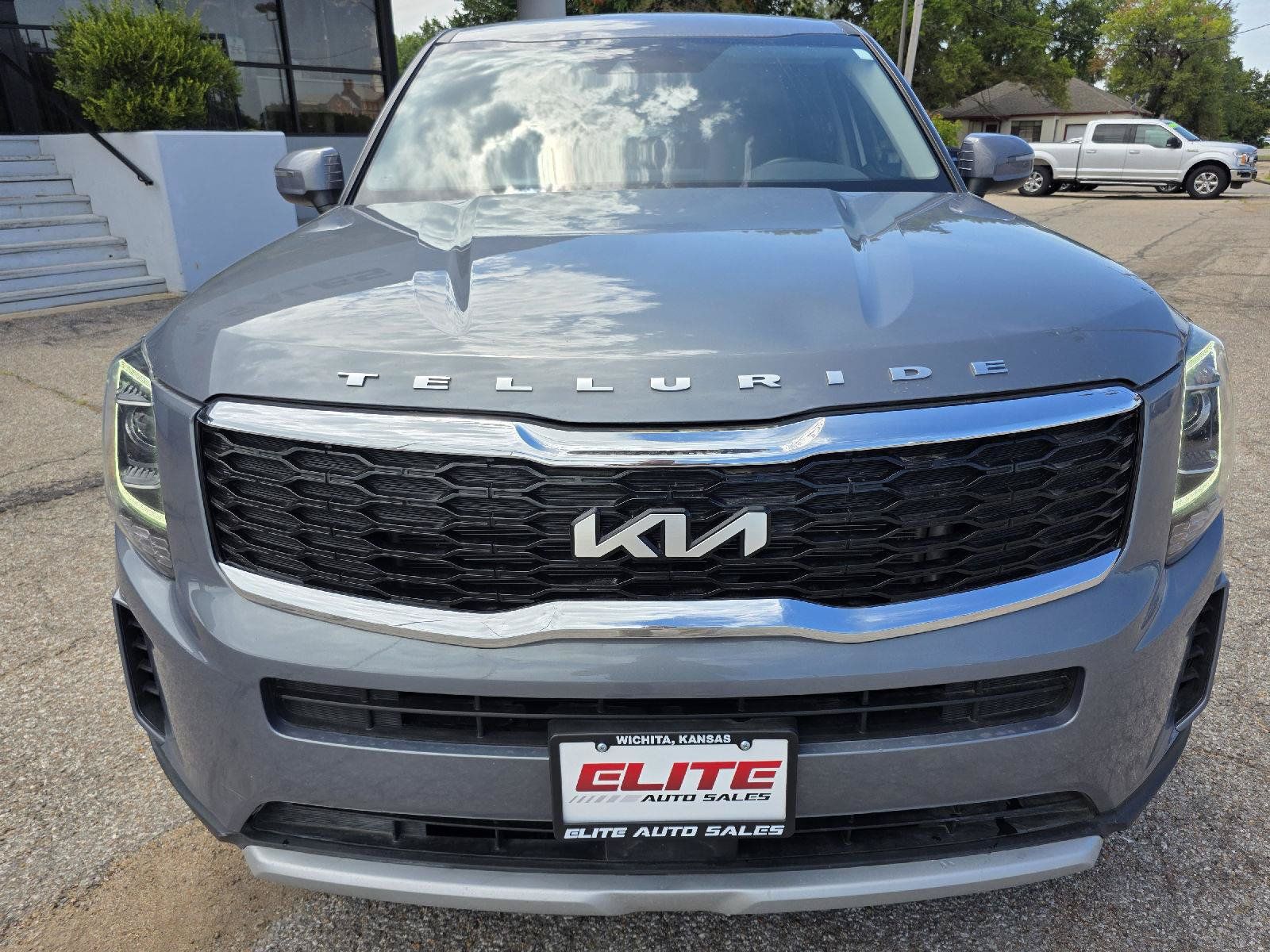 Used 2022 Kia Telluride LX FWD image 2