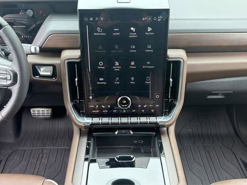 New 2026 GMC Yukon Denali Ultimate w/ LPO, Floor Liner Package AWD/4WD image 18
