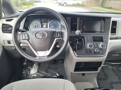 Used 2019 Toyota Sienna LE image 15