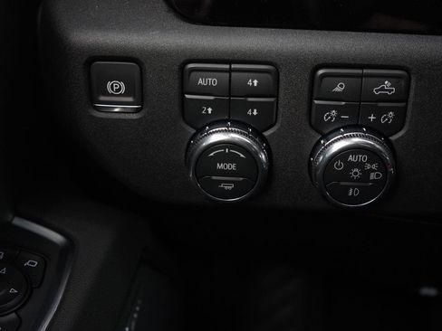 New 2026 GMC Sierra 1500 SLT w/ SLT Convenience Package image 16