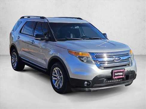 Used 2013 Ford Explorer XLT image 3