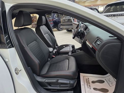 Used 2017 Volkswagen Jetta GLI FWD image 20