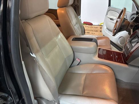 Used 2010 Chevrolet Tahoe LTZ AWD/4WD image 18