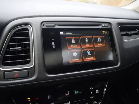 Used 2018 Honda HR-V EX image 9