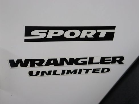 Used 2017 Jeep Wrangler Unlimited Sport w/ Quick Order Package 24S AWD/4WD image 10