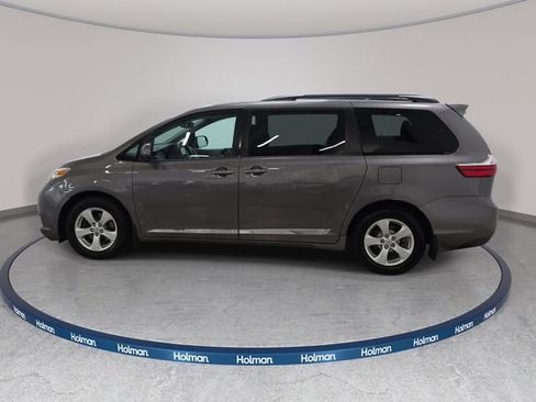 Used 2016 Toyota Sienna LE w/ Protection Package FWD image 9
