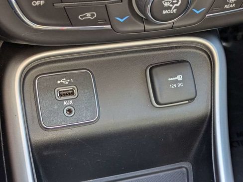 Used 2020 Jeep Compass Latitude w/ Popular Equipment Group FWD image 18