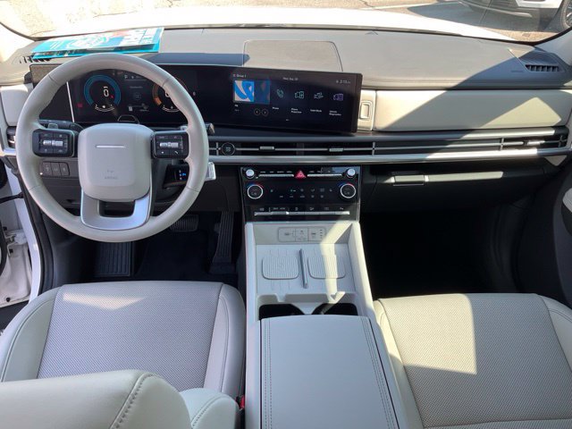 Used 2025 Hyundai Santa Fe SEL FWD image 4