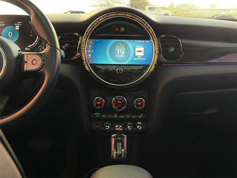 Used 2022 MINI Cooper S image 17
