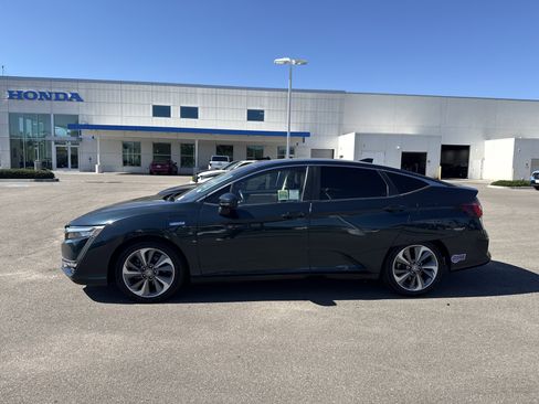Used 2018 Honda Clarity Touring image 2