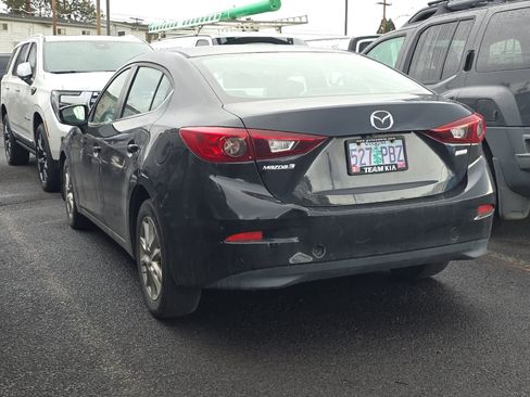 Used 2018 MAZDA MAZDA3 Sport w/ Preferred Equipment Package image 3