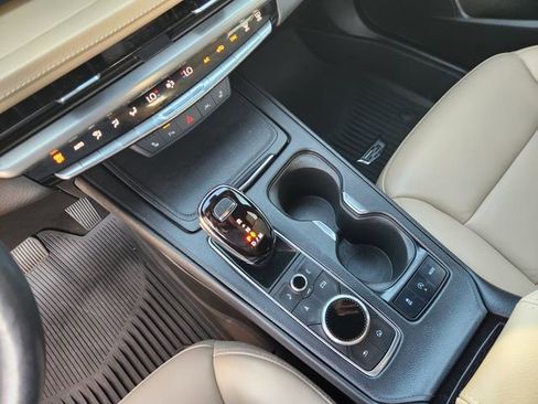 Used 2024 Cadillac XT4 Luxury w/ Cold Weather Package image 19