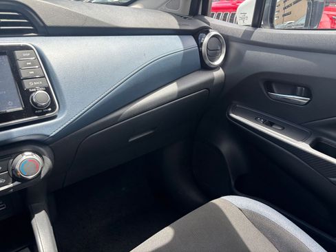 Used 2025 Nissan Versa SV FWD image 33