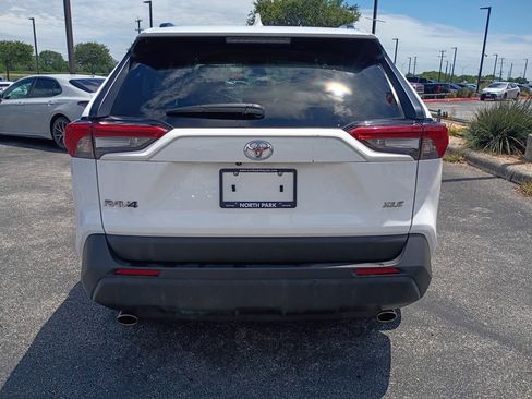 Used 2025 Toyota RAV4 XLE FWD image 7