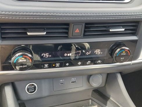 Used 2023 Nissan Rogue SV image 34