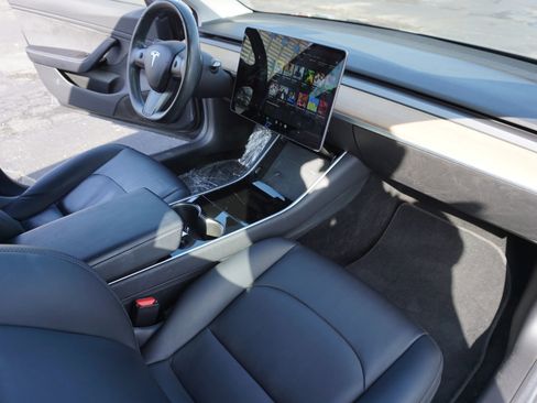 Used 2018 Tesla Model 3 Long Range image 30