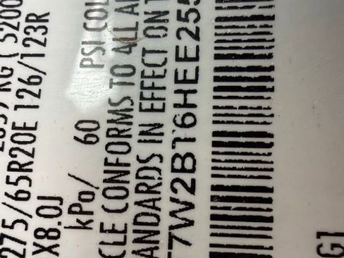 Used 2017 Ford F250 Platinum w/ Platinum Ultimate Package AWD/4WD image 33