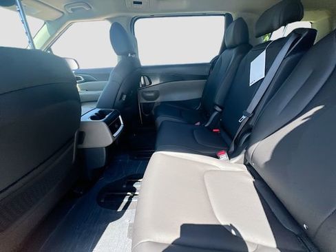 New 2026 Kia Carnival FWD image 25