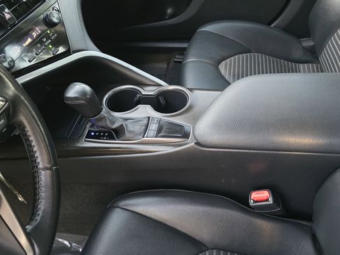 Used 2022 Toyota Camry SE image 13