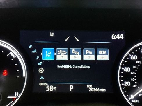 Used 2023 Toyota Sienna Limited image 14