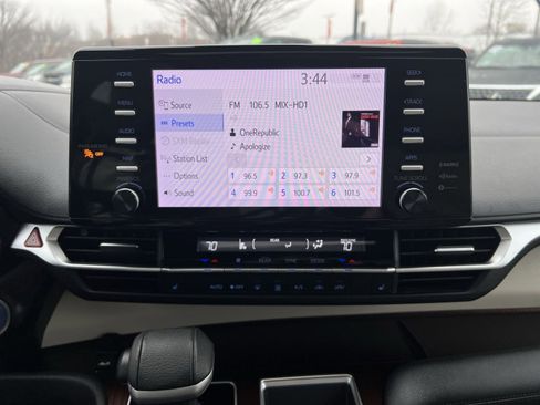 Used 2023 Toyota Sienna XLE image 18