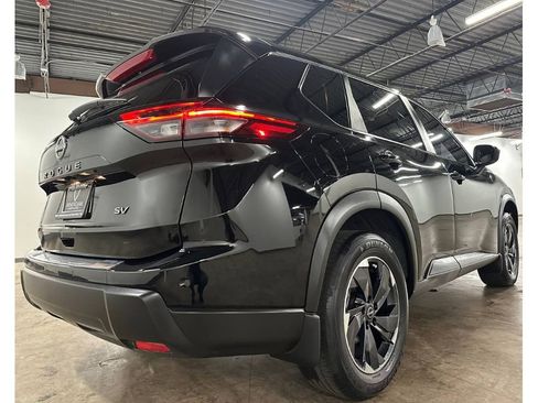 Used 2024 Nissan Rogue SV FWD image 13
