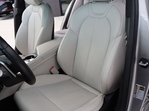 Used 2025 Genesis G70 2.5T RWD image 10