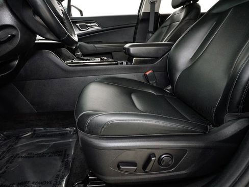 Certified 2024 Kia Sportage EX image 9