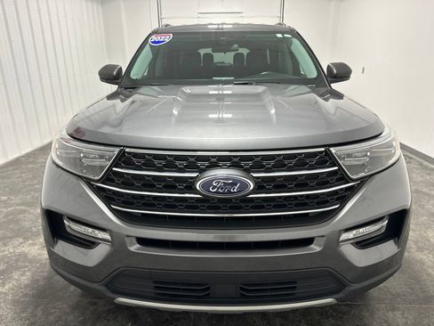 Used 2022 Ford Explorer XLT w/ Equipment Group 202A AWD/4WD image 2