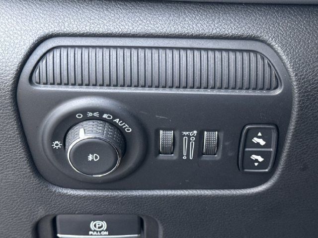 Used 2024 Jeep Wagoneer L Series II w/ Flexible Seating Group RWD image 23