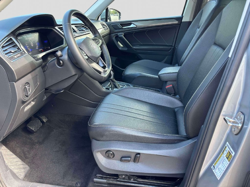 Used 2023 Volkswagen Tiguan SE AWD/4WD image 10