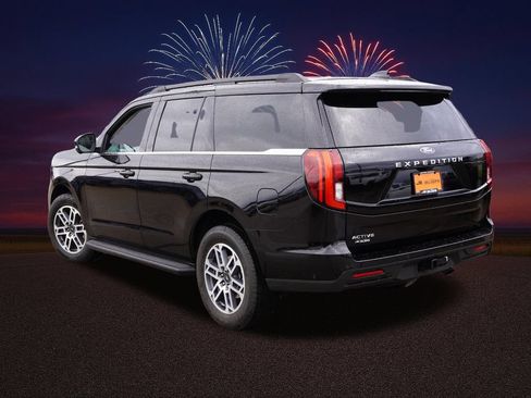 Used 2025 Ford Expedition Active AWD/4WD image 7