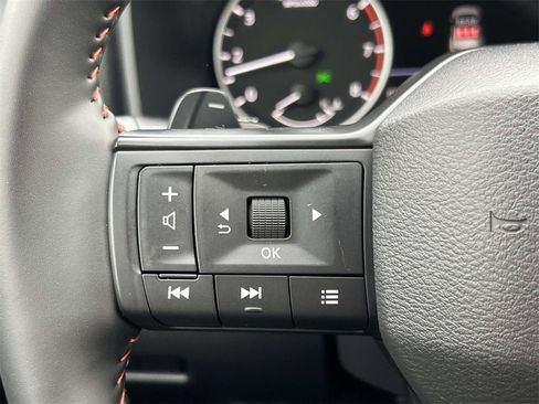 Certified 2025 Nissan Rogue SV image 25