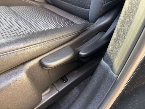 Used 2025 Chevrolet Trax LT image 23