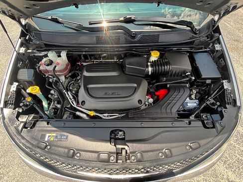 Used 2021 Chrysler Voyager LX FWD image 41