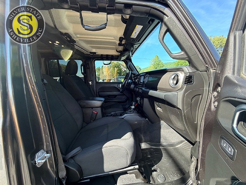 Used 2019 Jeep Wrangler Unlimited Sahara w/ LED Lighting Group AWD/4WD image 16